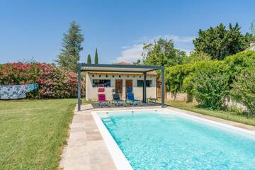 Studio neuf aux portes des Alpilles, piscine et grand jardin