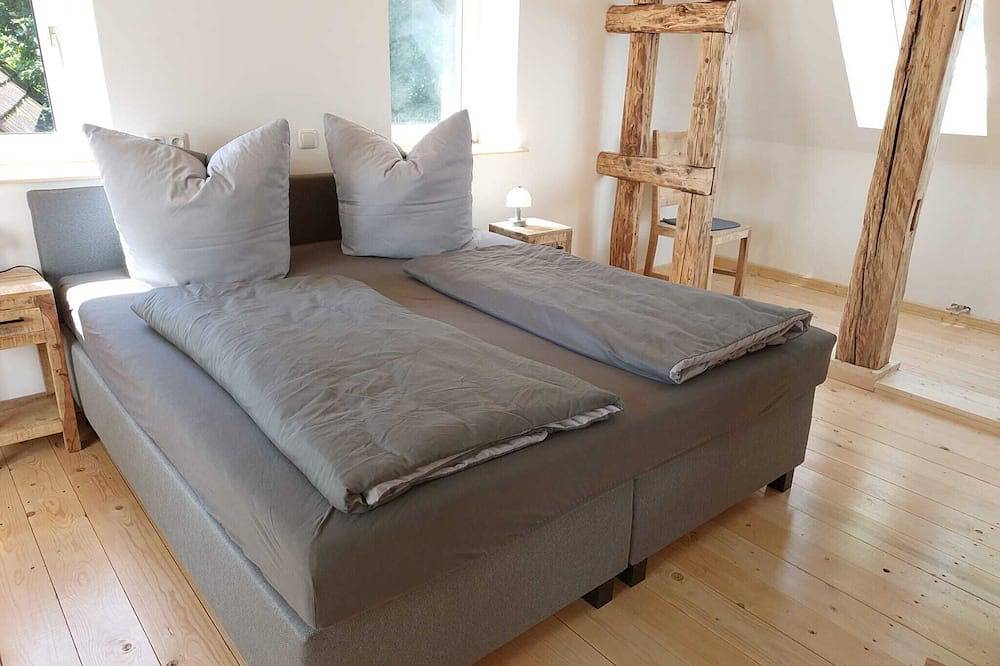 Ganze Wohnung, Schöne Ferienwohnung (90qm) mit Beamer und Schwedenofen in Wallenfels, Frankenwald