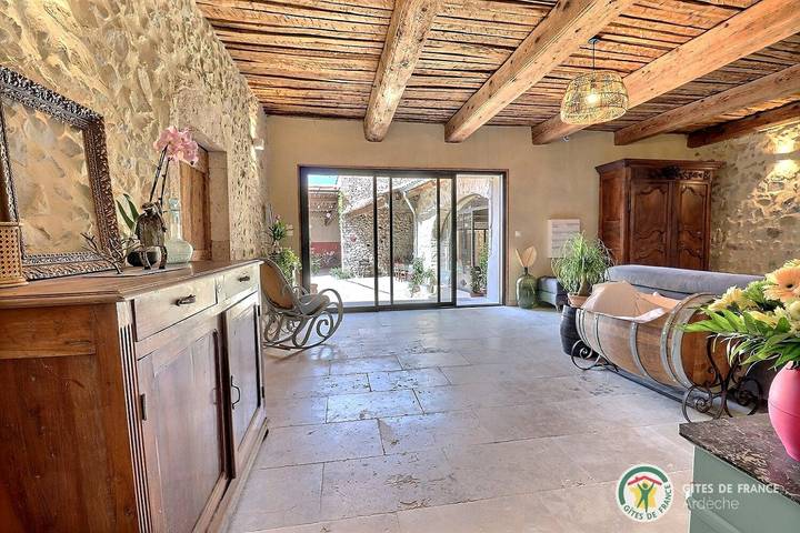 Gîte pour 12 personnes, avec jardin et terrasse à Saint-Remèze - 4