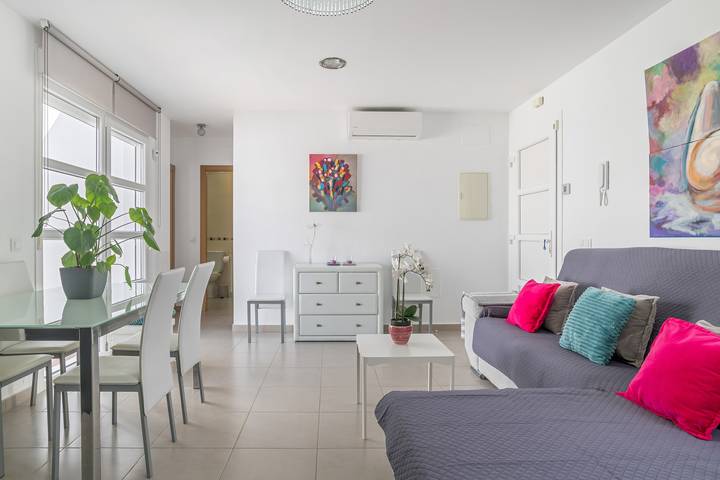 Entire apartment, 'Bienvenida' Apartment with Private Terrace and Air Conditioning in Conil de la Frontera, Costa de la Luz