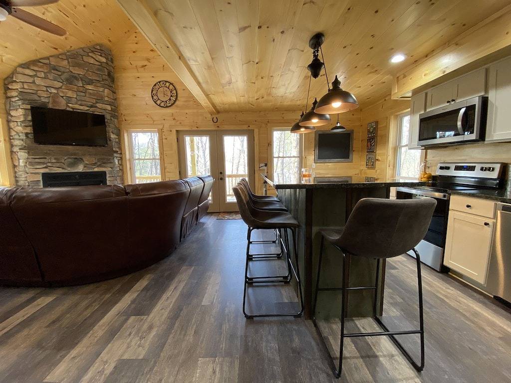 The Cabin at Lapp's Lodging in Hocking Hills