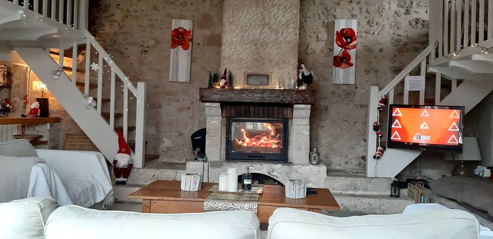 La Jandrine – Casa con encanto y piscina privada climatizada en el corazón del Périgord in Limeyrat, Périgord Noir
