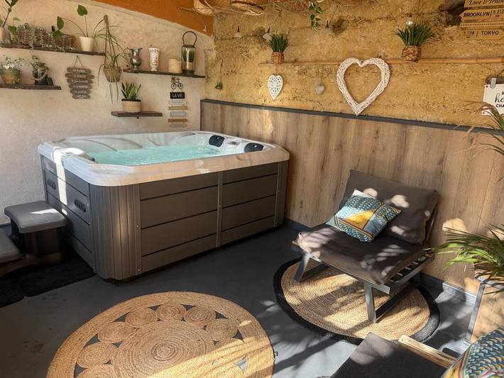 Chambre d’hôte pour 2 personnes, avec piscine ainsi que vue et jardin, animaux acceptés dans le Vaucluse - 2