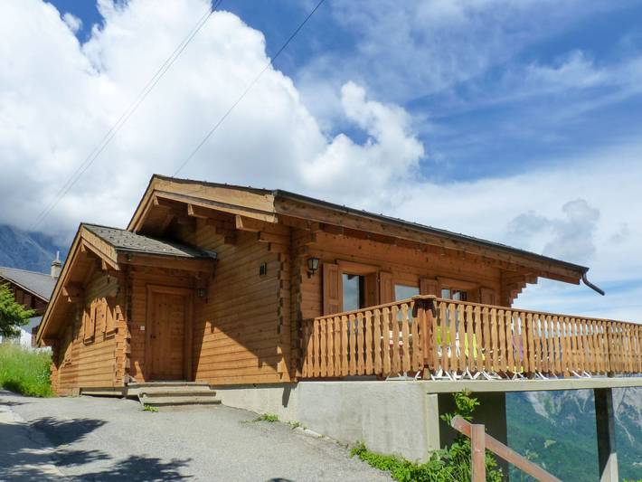 Chalet für 8 Personen, mit Balkon und Terrasse sowie Ausblick in Ovronnaz