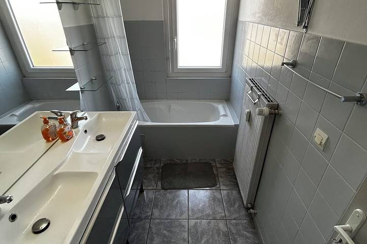 Appartement entier, Cosy appart - Porte de Bâle - Terrasse - Parking - Tram Fr/Ch in Saint-Louis, Région de Mulhouse