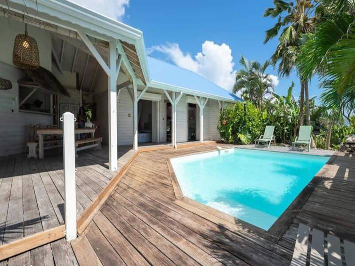 Appartement de vacances pour 6 personnes, avec terrasse ainsi que jardin et piscine, adapté aux familles