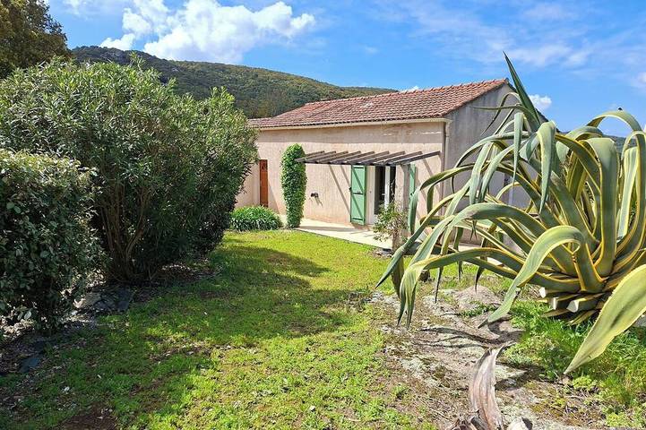 Gîte pour 6 personnes, avec terrasse et jardin à Foce