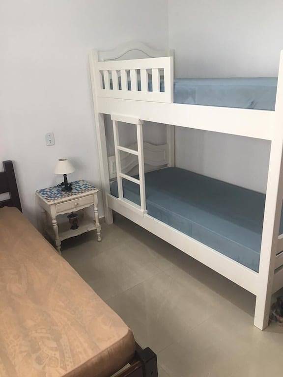 Ganze Wohnung, Apt vor dem Strand von Asturien. Fuß in den Sand. Geeignet für 8 Gäste. in Guarujá, Baixada Santista