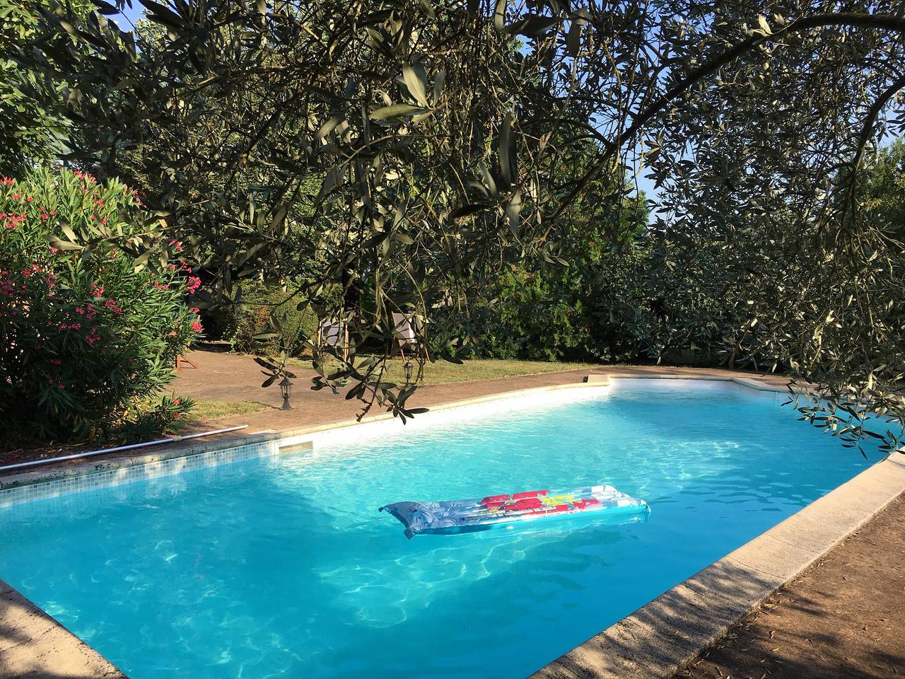 Holiday Home 'Mulberry House' with Private Pool, Private Terrace and Wi-Fi in Florentin, Albi region