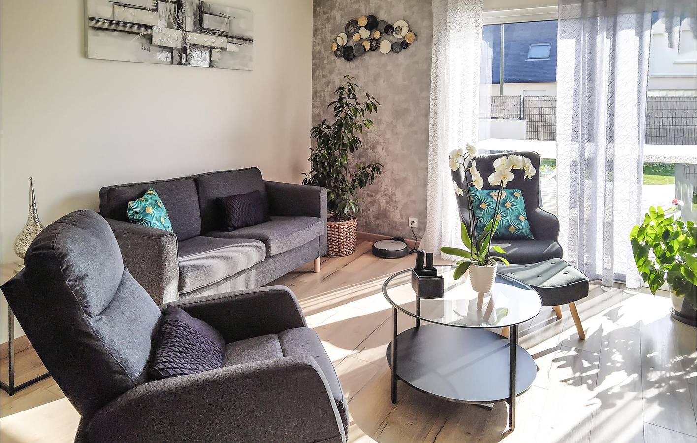 Appartement spacieux avec parking, TV, jardin et Internet in Milizac-Guipronvel, Région de Brest
