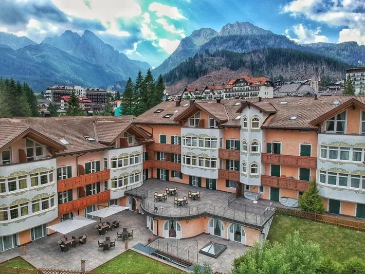 Apartmenthotel für 3 Personen, mit Whirlpool und Pool sowie Sauna und Garten - 1