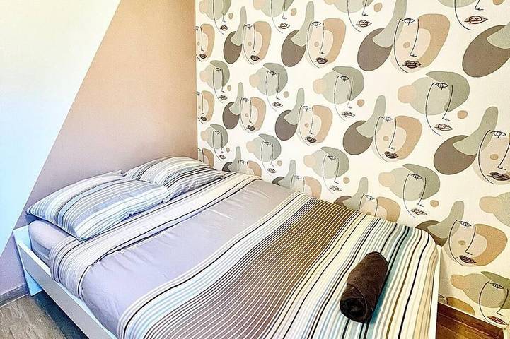 Near Paris - 9 Bedrooms - 5 Baths - Parking - Aircon in Villejuif, Val-de-Marne