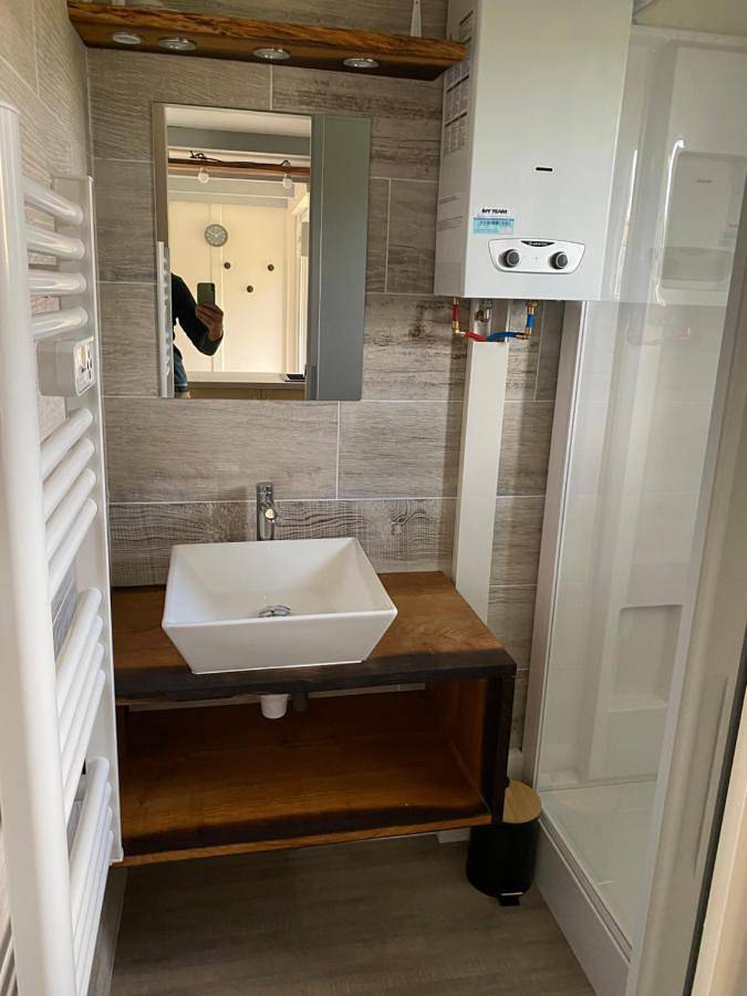 Gîte pour 4 personnes, avec jardin ainsi que vue et terrasse dans Deux-Grosnes - 3