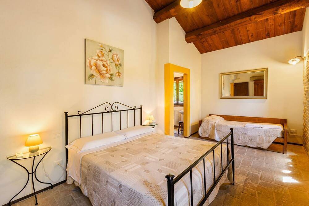 Villa delle Vigne, Villa mit breiten Garten und Pool, in der Nähe der Adriaküste in Pesaro, Valle del Metauro