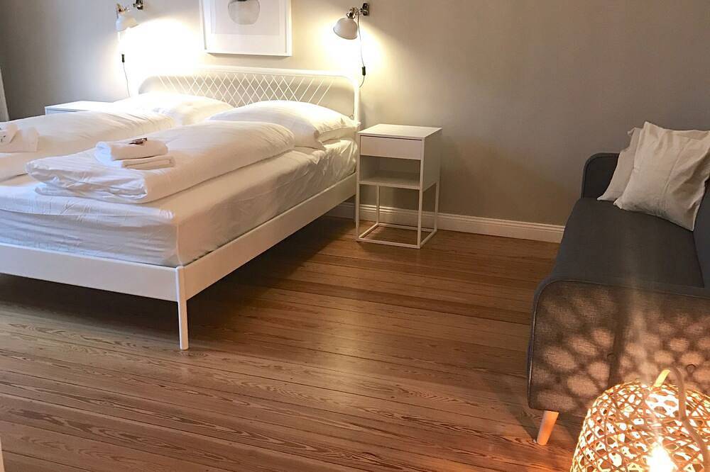 Ganze Wohnung, Altbauwohnung bis 4 Personen im Schanzenviertel - Erdgeschoss in Altona Hamburg, Hamburg