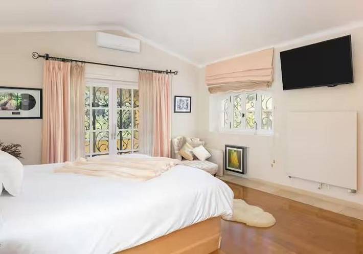 Villa pour 10 personnes, avec piscine ainsi que sauna et terrasse à La Colle-sur-Loup - 3