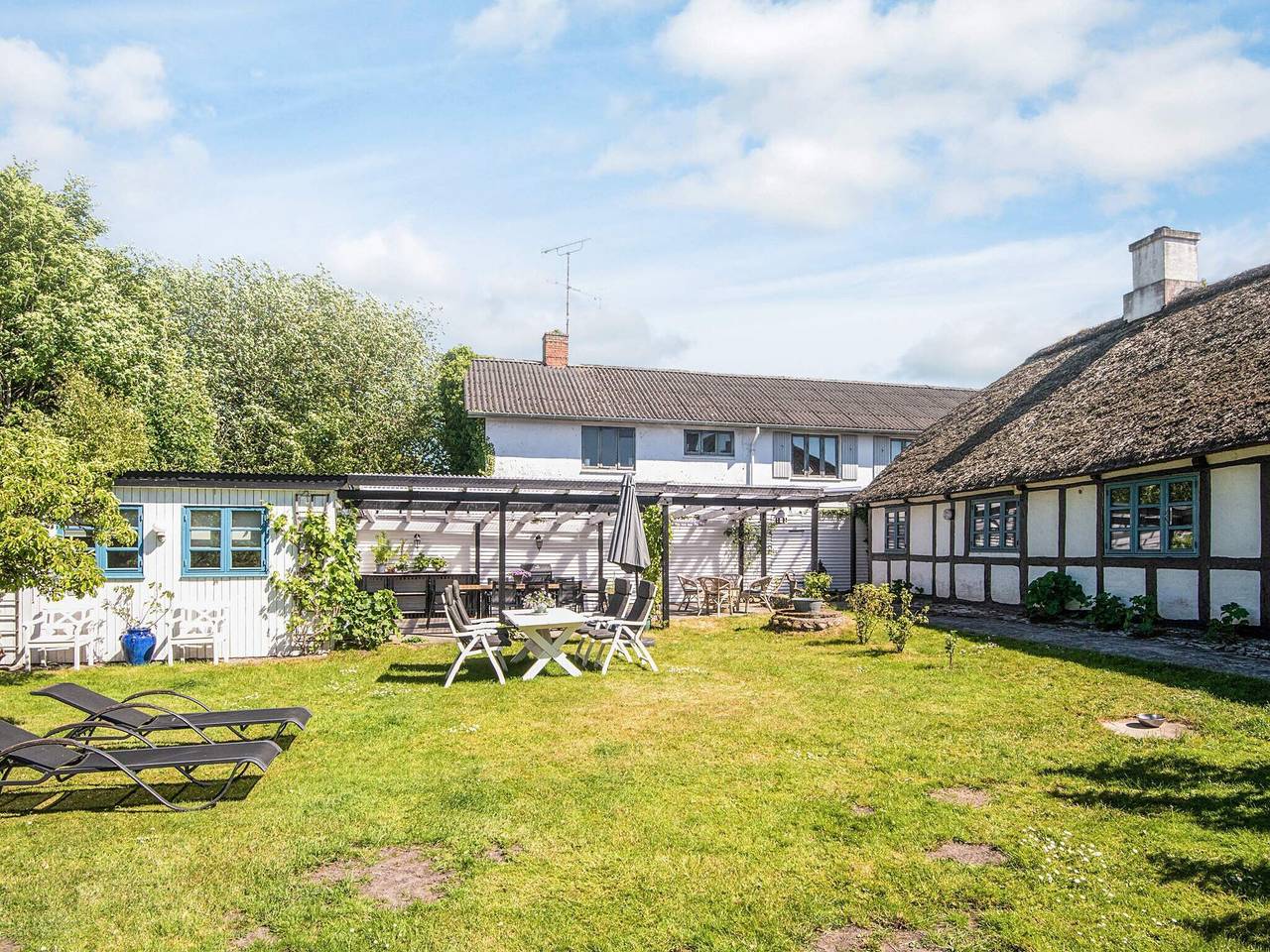 Hus med smuk have in Fjellerup, Djursland