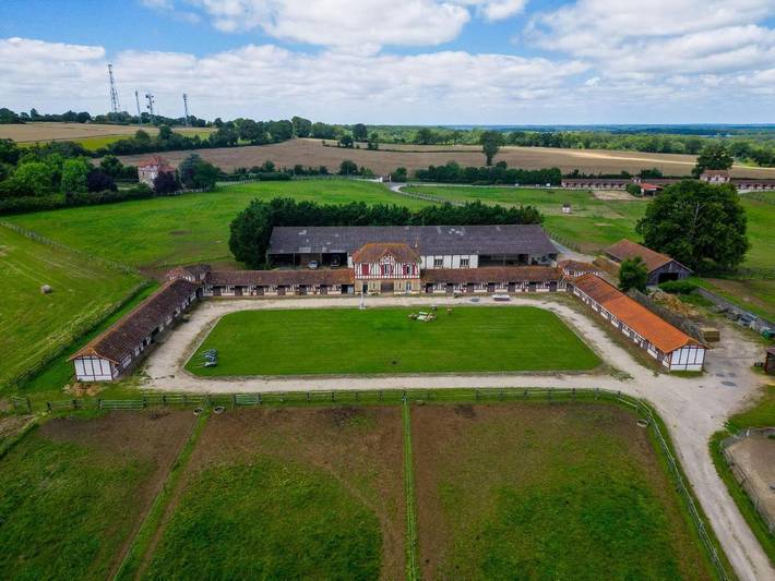 Gîte pour 2 personnes, avec Terrasse ainsi que Jardin et Vue à Champagné-Saint-Hilaire