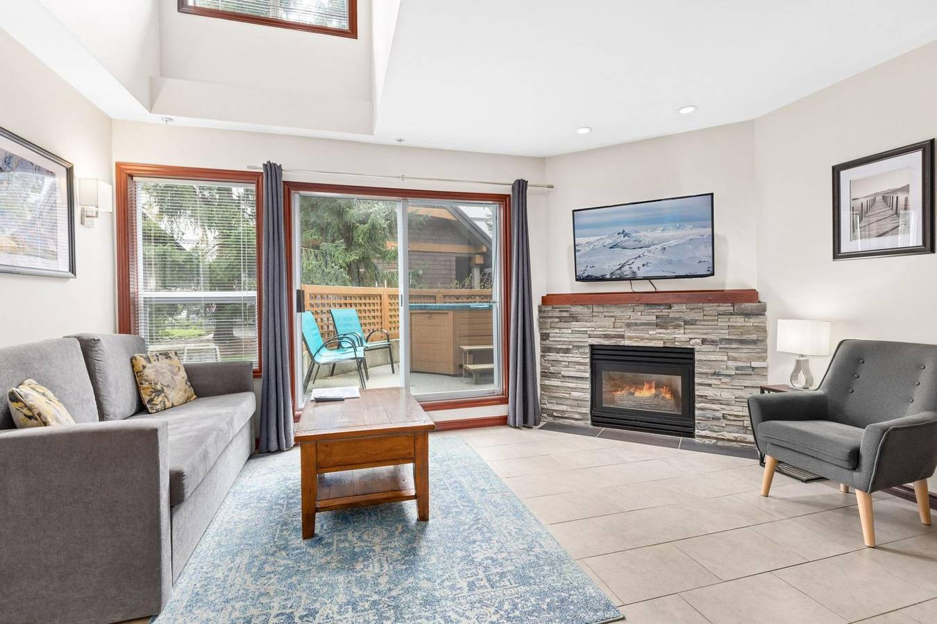Geheel appartement, 2Br Townhome with private hot tub and pool. Gr 55 in Whistler, Whistler Blackcomb