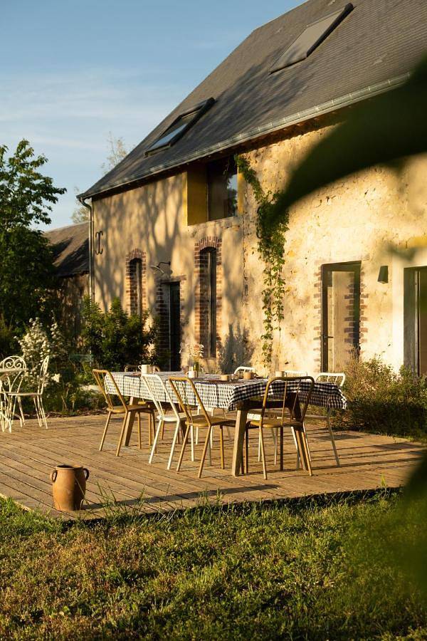 Location de vacances pour 2 personnes, avec Terrasse et Jardin ainsi que Piscine et Vue à Channay-sur-Lathan