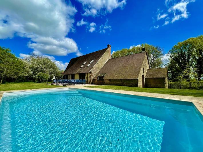 Gîte pour 30 personnes, avec terrasse ainsi que piscine et jardin, animaux acceptés dans Choue