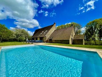 Gîte pour 30 personnes, avec terrasse ainsi que piscine et jardin, animaux acceptés dans Choue