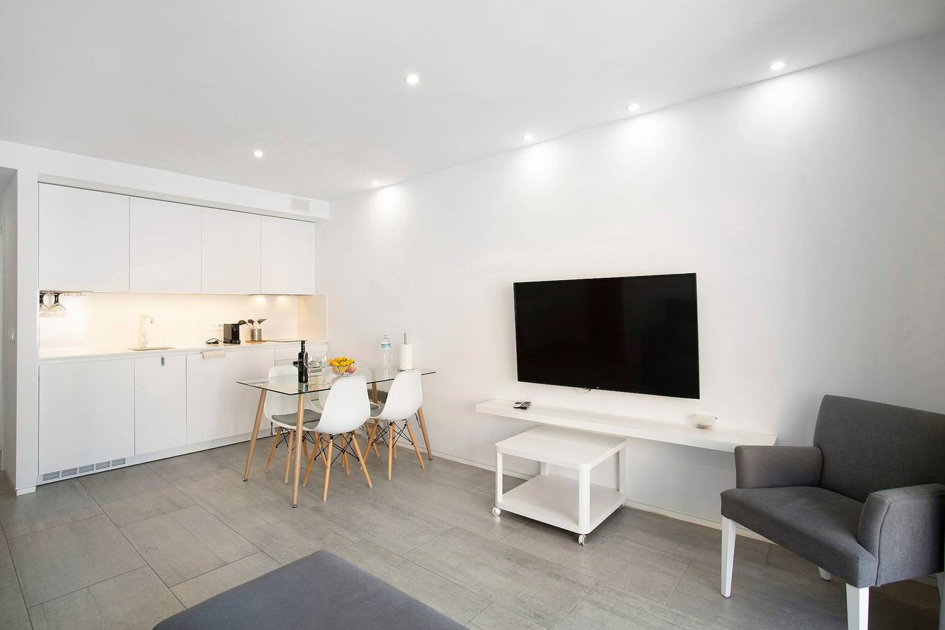 Apartamento inteiro, Casa de férias 'Flying La Palma - Yellow' com vista para a montanha, terraço e Wi-Fi in Los Llanos, Los Llanos de Aridane