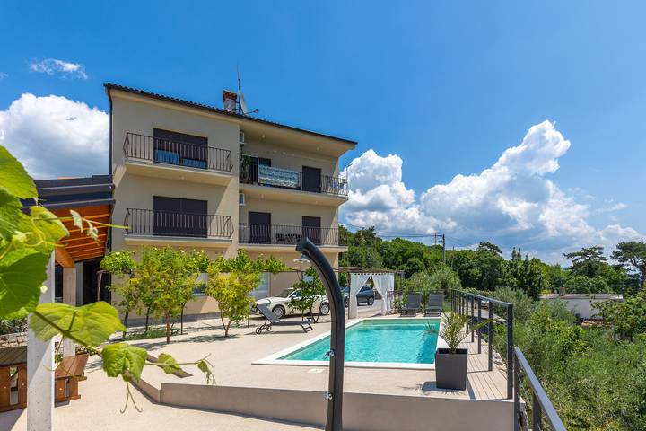 Ferienwohnung für 4 Personen, mit Meerblick und Pool in Rijeka