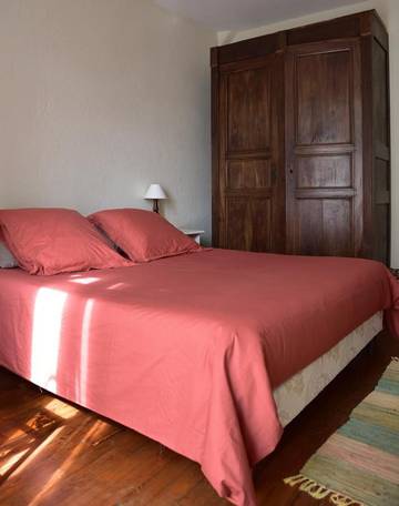 Gîte pour 6 personnes, avec piscine et vue ainsi que jardin et vue sur le lac, animaux acceptés dans Brasc