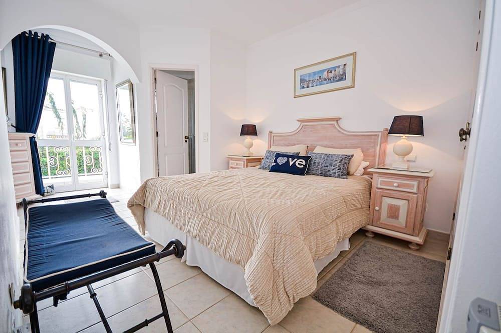 Beautiful 2 Bedroom Villa with Pool on Oasis Parque, Alvor in Portimão, Faro District