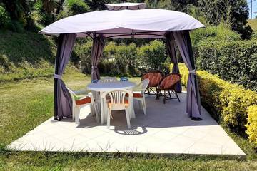 Gîte pour 4 personnes, avec terrasse et jardin à Eccica-Suarella