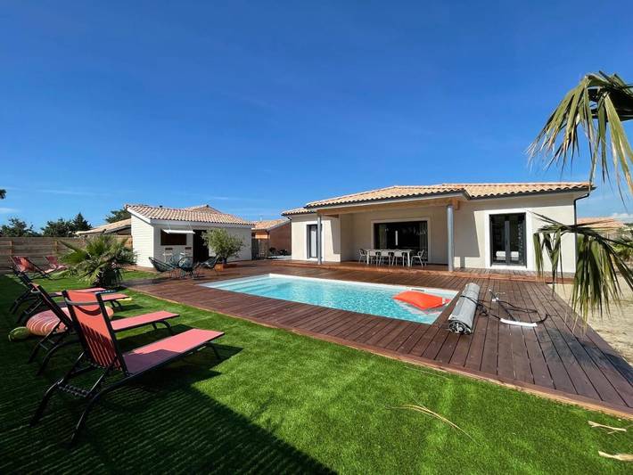 Ferienhaus für 8 Personen, mit Terrasse und Garten sowie Pool