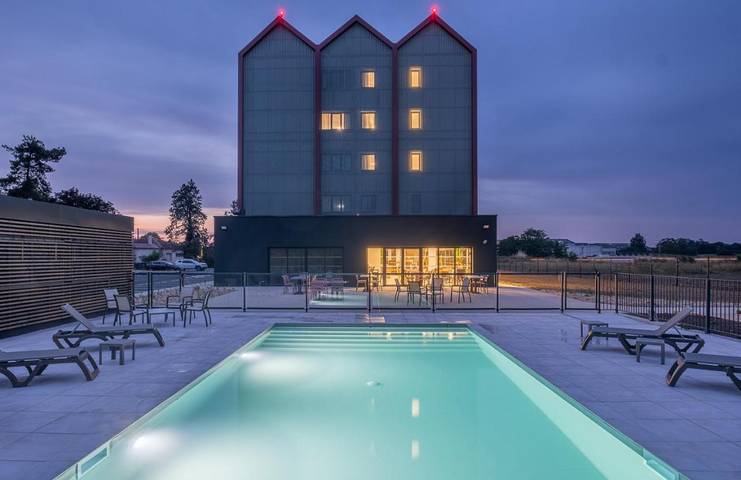 Hôtel pour 2 personnes, avec Terrasse ainsi que Jardin et Piscine