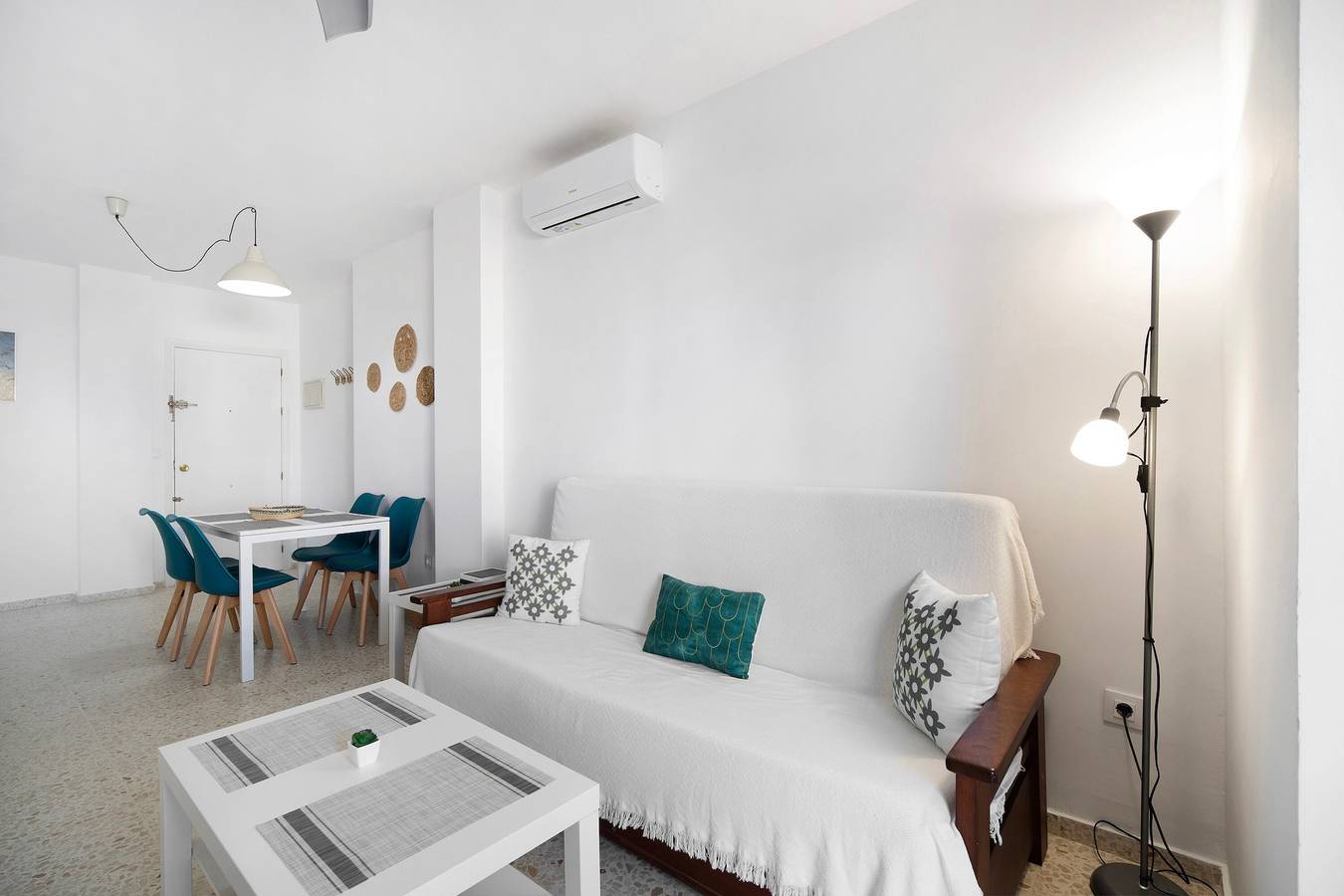 Appartement entier, Appartement '1a Linea Valdelagrana' avec vue sur la mer, piscine partagée et Wi-Fi in Valdelagrana, El Puerto de Santa María