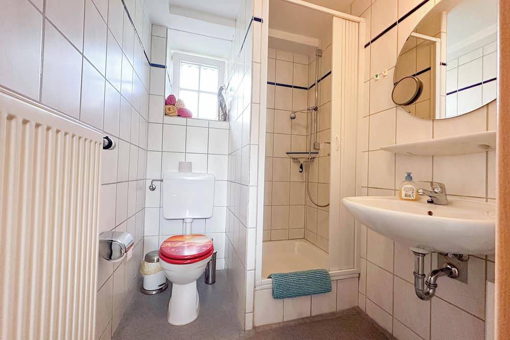 Ganze Wohnung, Erdgeschosswohnung mit Luxusbett und Terrasse in Meisburg, Vulkaneifel
