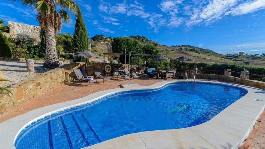 Casa rural para 5 personas, con terraza además de piscina y jardín en Villanueva de la Concepción - 3