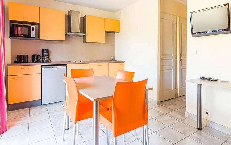 Appartement de vacances pour 4 personnes, avec Terrasse ainsi que Piscine et Vue