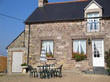 Gîte pour 6 personnes, avec jardin à Pléboulle