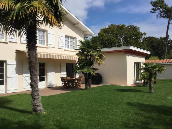 Villa pour 15 personnes, avec sauna ainsi que jacuzzi et jardin dans Pereire