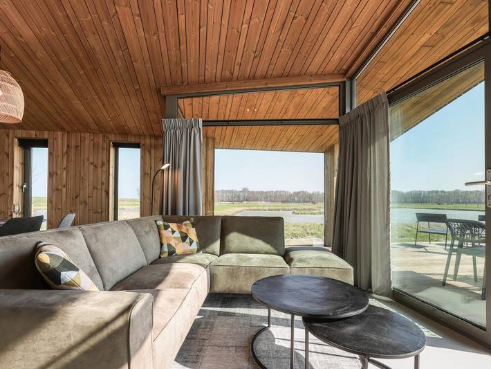 Naturhaus mit überdachter Terrasse am Wasser in Wissenkerke, Zeeuwse Kust