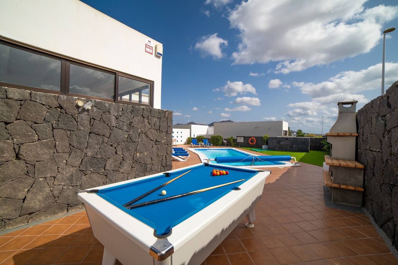 Vacation Villa 'Palmera' with Mountain View, Private Pool and Wi-Fi in Playa Blanca, Yaiza