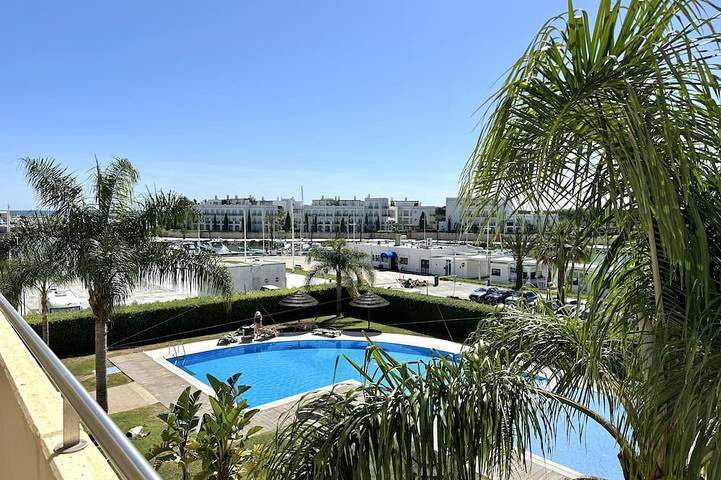 Ferienwohnung für 4 Personen, mit Balkon/Terrasse und Pool - 1