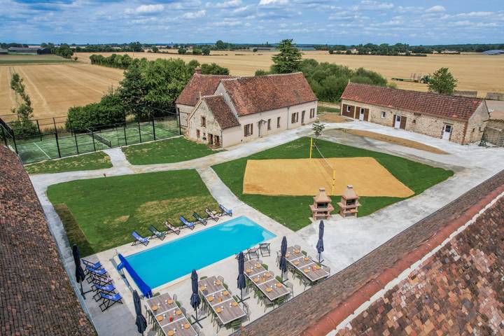 Villa pour 60 personnes, avec terrasse ainsi que piscine et jardin dans Eure-et-Loir - 4