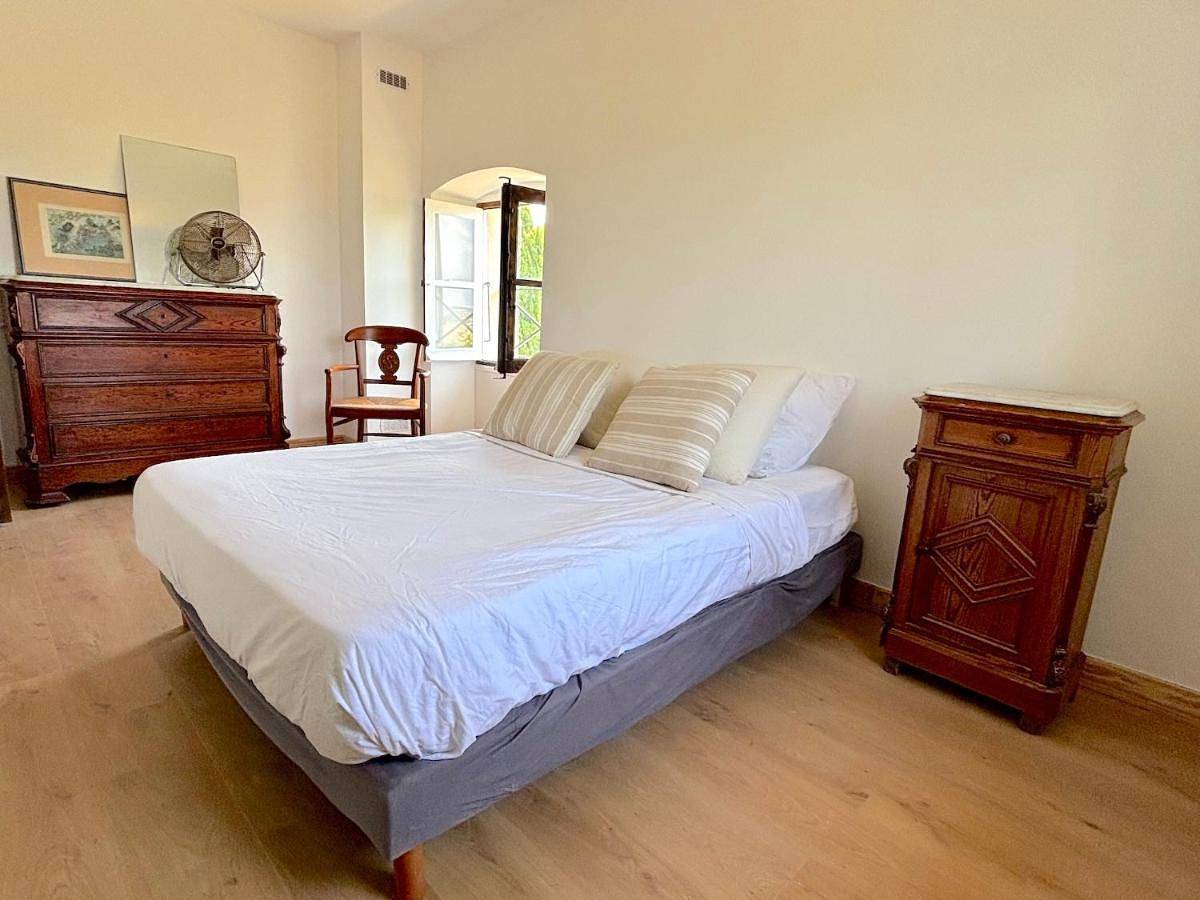 Appartement entier, Three-Bedroom Apartment with Sea View in Aléria, Arrondissement de Corte