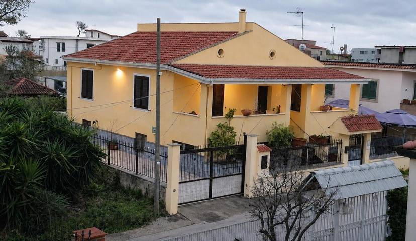 B&b per 2 persone, con Terrazza e Giardino nonché Panorama a Castel Volturno