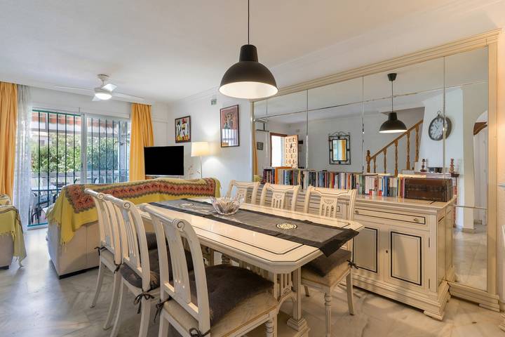 Chalet Adosado con Piscina Compartida, Wi-Fi y Aire Acondicionado en Cala del Moral in La Cala del Moral, Rincón de la Victoria