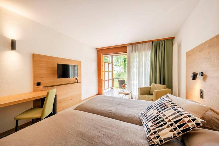 Hotel für 5 Personen, mit Garten und Pool in der Schweiz - 3