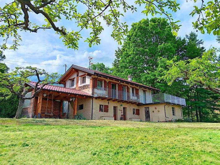 Location de vacances pour 6 personnes, avec Balcon et Terrasse ainsi que Jardin et Vue à Netro