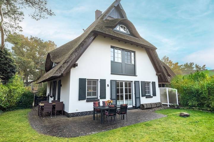 Ferienhaus für 10 Personen, mit Terrasse und Garten in Dierhagen