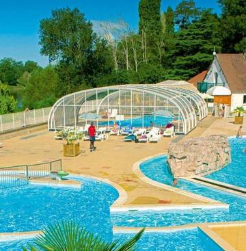 Location de vacances pour 6 personnes, avec terrasse et piscine à Trogues